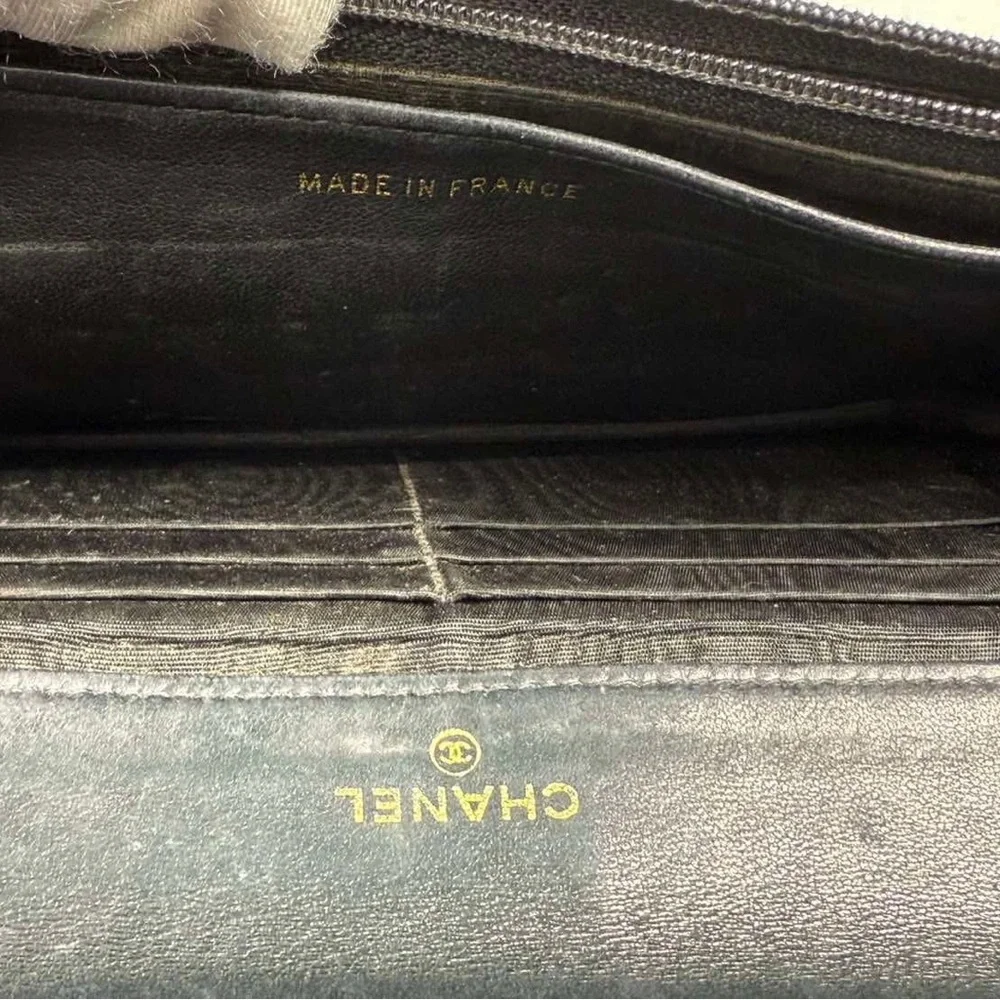 Chanel Textured Black Clutch - Picture 4 of 11